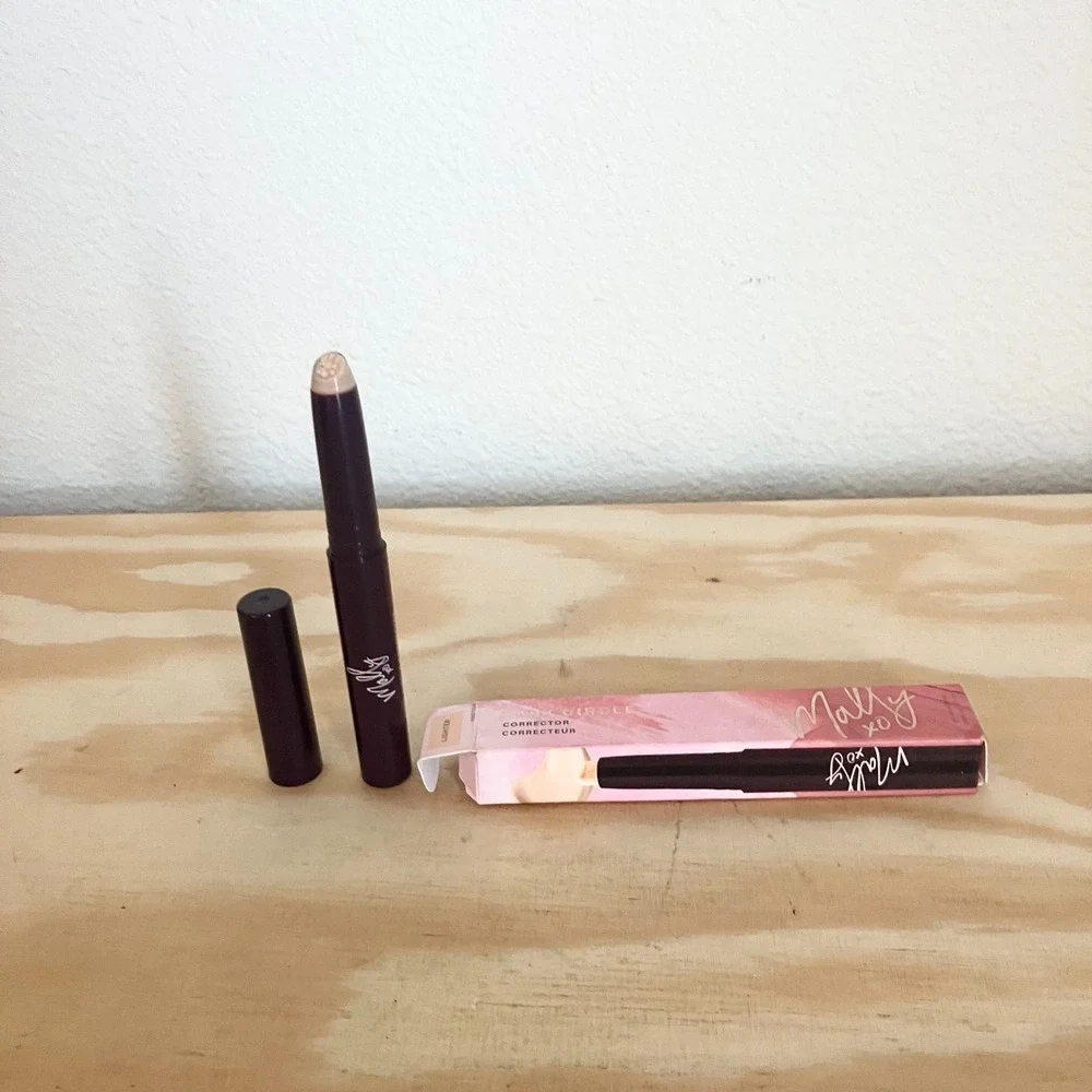 Mally Dark Circle Corrector Concealer Highlighter LIGHTER 0.08 oz